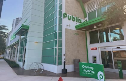 Publix abre una nueva tienda en Fort Lauderdale, Florida, el 19 de junio de 2025