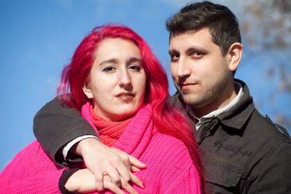 "Pudimos lograr que nuestro círculo más cercano dejara de molestarnos", dicen Carla y Lucas