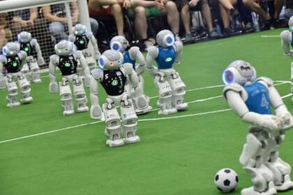 ¿Pueden jugar al fútbol? La estrategia bien, pero ¿la velocidad?