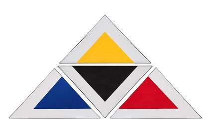 Triángulos independientes forman uno mayor en esta pintura objeto de Alejandro Puente, primera obra de un artista argentino adquirida por el Met
