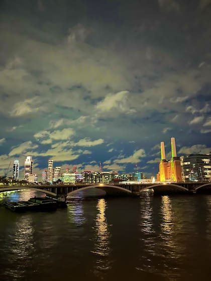 Puente de Battersea. Fuente: X