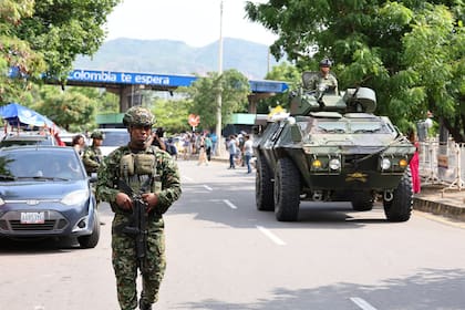 Puente internacional a Simon Bolivar para ir a Táchira, Venezuela, con tránsito de lunes