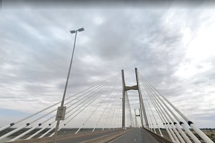 Puente “Nuestra Señora del Rosario" que une Rosario con Entre Ríos