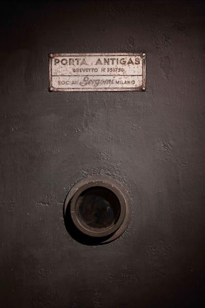 Puerta blindada anti-gas en el bunker del Duce