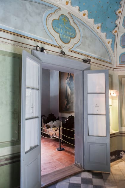 Puerta de entrada a una de las habitaciones de la que supo ser la casa de Urquiza.