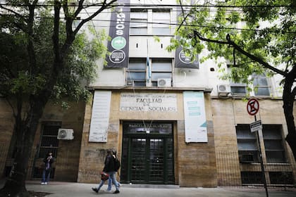 Puertas cerradas en la sede de Ciencias Sociales