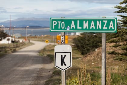 Puerto Almanza se llama así por un antiguo aserradero de la zona.