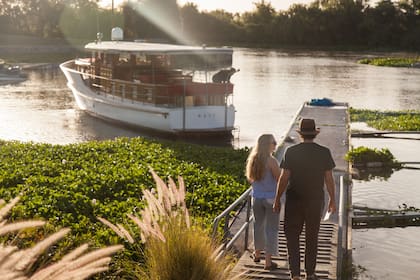 Puerto Camacho, el embarcadero desde donde es posible hacer una excursión para ver el atardecer sobre el río.