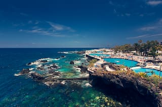 Cinco paradas imperdibles en la isla de las playas volcánicas y el verano eterno