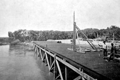 Puerto en construcción en el Río Paraná