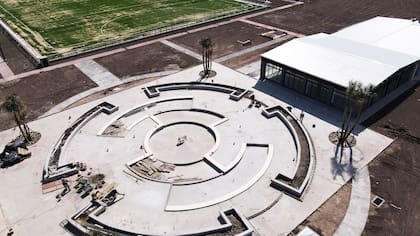 Puerto Nizuc, está ubicado a la altura del km 31,5 de la Autopista Buenos Aires - La Plata. Cuenta con lotes de 1.000 m2 y un área de usos mixtos que sumará viviendas multifamiliares, restaurantes, colegio, supermercado, centro médico, paseo comercial y oficinas.