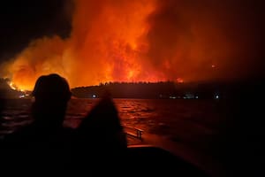 El fuego en Chubut avanza incluso con viento en contra: hay alerta también en Bariloche y El Bolsón
