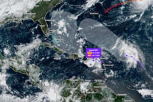 Puerto Rico enfrenta horas de incertidumbre ante la llegada de la onda tropical Invest 94L, que genera lluvias intensas y ráfagas de viento en la isla