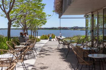 Puertos cuenta con un lago central de 400 hectáreas.
