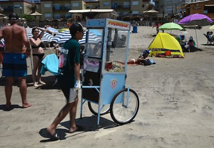 Puesto ambulante de pochoclos.