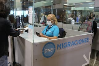 Migraciones emitió una alerta por el abogado que arrolló a un motociclista