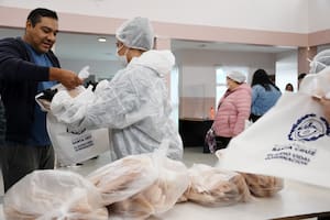 El gobernador de Santa Cruz regaló 60 mil kilos de merluza "de primerísima calidad"