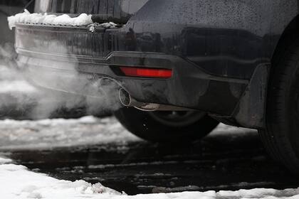 "Puffing", la práctica común de los automovilista en invierno que está prohibida