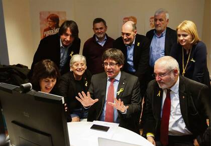 Puigdemont celebra desde su exilio, en Bruselas