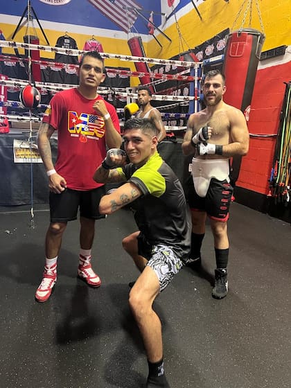 Pumita con su pose característica; el boxeador de La Boca ya anhela más que comprar una vivienda importante para su madre.