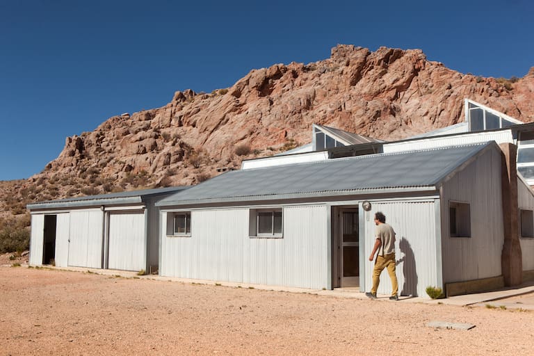 El refugio del Parque Nacional San Guillermo puede albergar a 11 viajeros y un guía. Foto: Xavier Martín.