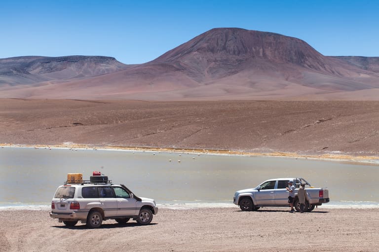 La expedición en un momento clave, a orillas de Laguna Brava. Foto: Xavier Martín.