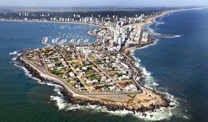 Punta del Este, uno de los destinos más elegidos por turistas argentinos en Uruguay