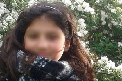 Abril apareció con vida, embarrada y caminando a la casa de su vecina