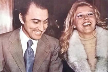 Pura felicidad recién casada con Cacho, en 1971.