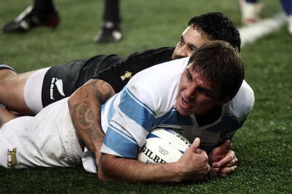 Pura potencia: con 1.93m y 109 kilogramos, Julio Farías fue una pieza importante en el ataque argentino