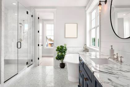 PURA smart+ es resistente a las manchas, sostenible y simple. En este caso en la mesada de baño en Arabescato Venatino.