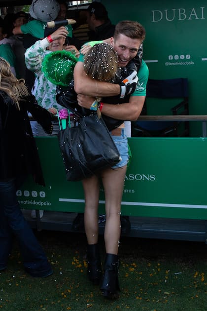 Puro amor, Bartolomé Castagnola y su novia, la cantante Chule von Wernich.