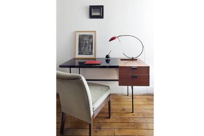Puro movimiento: un diseño que aporta flexibilidad y diseño a este escritorio de líneas simples