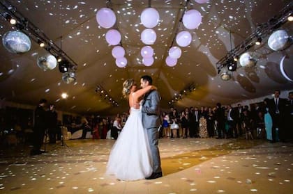 Pusieron la fecha de la boda en un recital de Luis Miguel