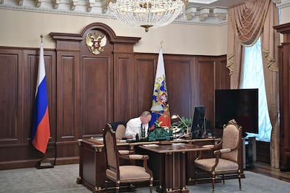 El presidente, en su despacho antes de renovar su mandato