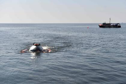 Putin descendió a bordo de un sumergible hoy a una profundidad de 50 metros para ver un submarino soviético que naufragó