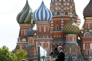 Un desfile deslucido y una arenga bélica de Putin marcaron el Día de la Victoria