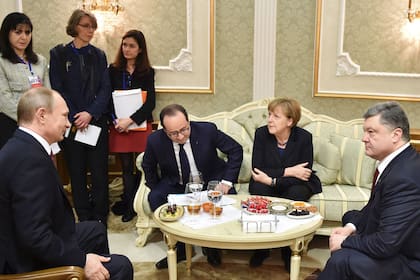 Putin, Hollande, Merkel y Poroshenko, reunidos en Minsk