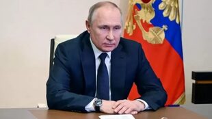 ”Putin no puede escapar a la responsabilidad por las atrocidades cometidas contra el pueblo ucraniano”, dijo el líder de la mayoría demócrata del Senado, Chuck Schumer