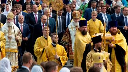 Putin y el patriarca Cirilo en una ceremonia en 2018 por el aniversario de la adopción del cristianismo por parte de Vladimir el Grande, líder del Rus de Kiev