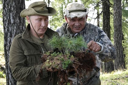 Putin y su ministro de Defensa Sergei Shoigu