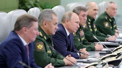 Putin y sus jefes de Defensa.