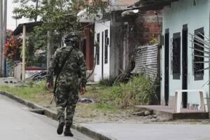 Putumayo es un lugar difícil para la intervención por parte del Estado Colombiano. La industria cocalera es el sustento de muchas familias allí y es común la interacción entre civiles y grupos criminales