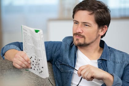 El crucigrama ayuda a mejorar la función cerebral, ampliar el vocabulario, reducir el estrés y estimular la creatividad