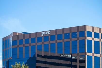 PWC comenzará a rastrear la ubicación de sus empleados para garantizar el cumplimiento de su nueva política de retorno a la oficina