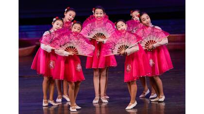 Estudiantes de Corea del Norte se presentan en el Palacio de los Niños de Mangyongdae