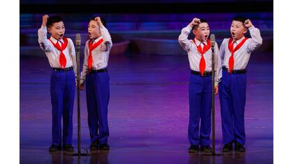 Estudiantes de Corea del Norte se presentan en el Palacio de los Niños de Mangyongdae
