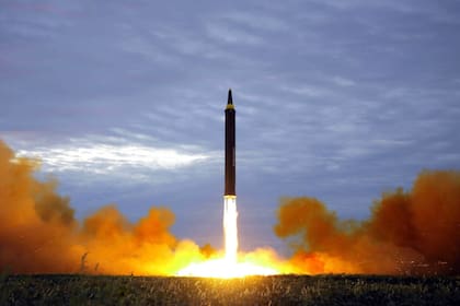 Pyongyang se reservó asimismo el derecho de usarla su arsenal nuclear en caso de "amenazas o provocaciones nucleares" contra el país