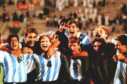Una postal para la historia: festejo argentino en Qatar, hace ya 27 años