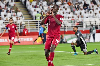 Después del gol, el gesto de silencio